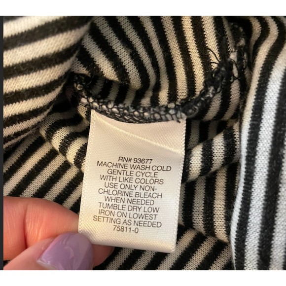Liz Claiborne Weekend - Black and White Stripe Cowl Neck Top - Sz S - Picture 9 of 9